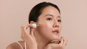 Nên dùng kem dưỡng hay serum trước?