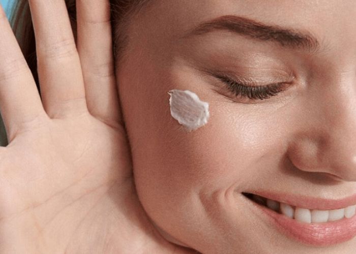 Bôi kem dưỡng ẩm bao lâu thì rửa