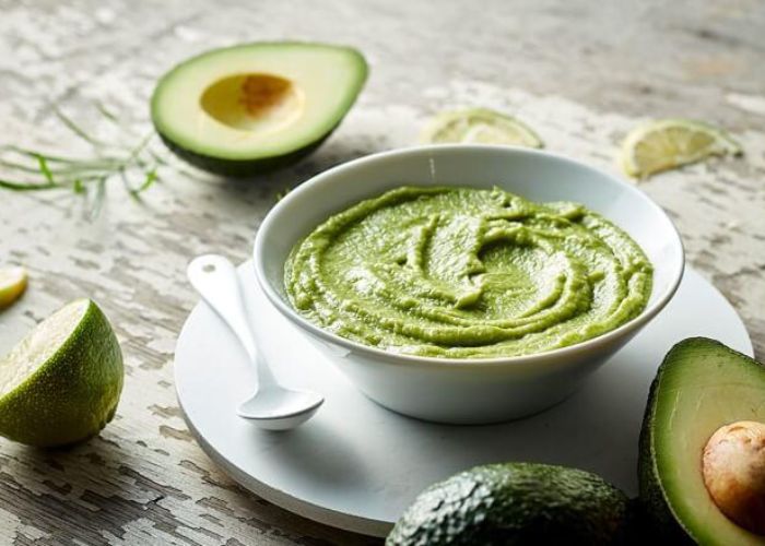 Việc đắp mặt nạ bơ có thể khiến da bạn dễ bị bắt nắng hơn