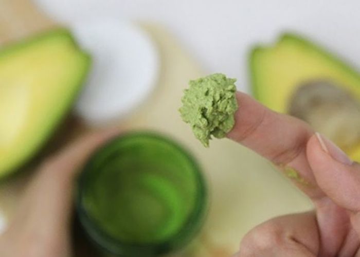 Thông thường, bạn nên đắp mặt nạ bơ trong khoảng 15-20 phút.