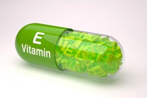 Vitamin E là chất chống oxy hóa mạnh mẽ, đóng vai trò quan trọng trong việc phục hồi và bảo vệ da
